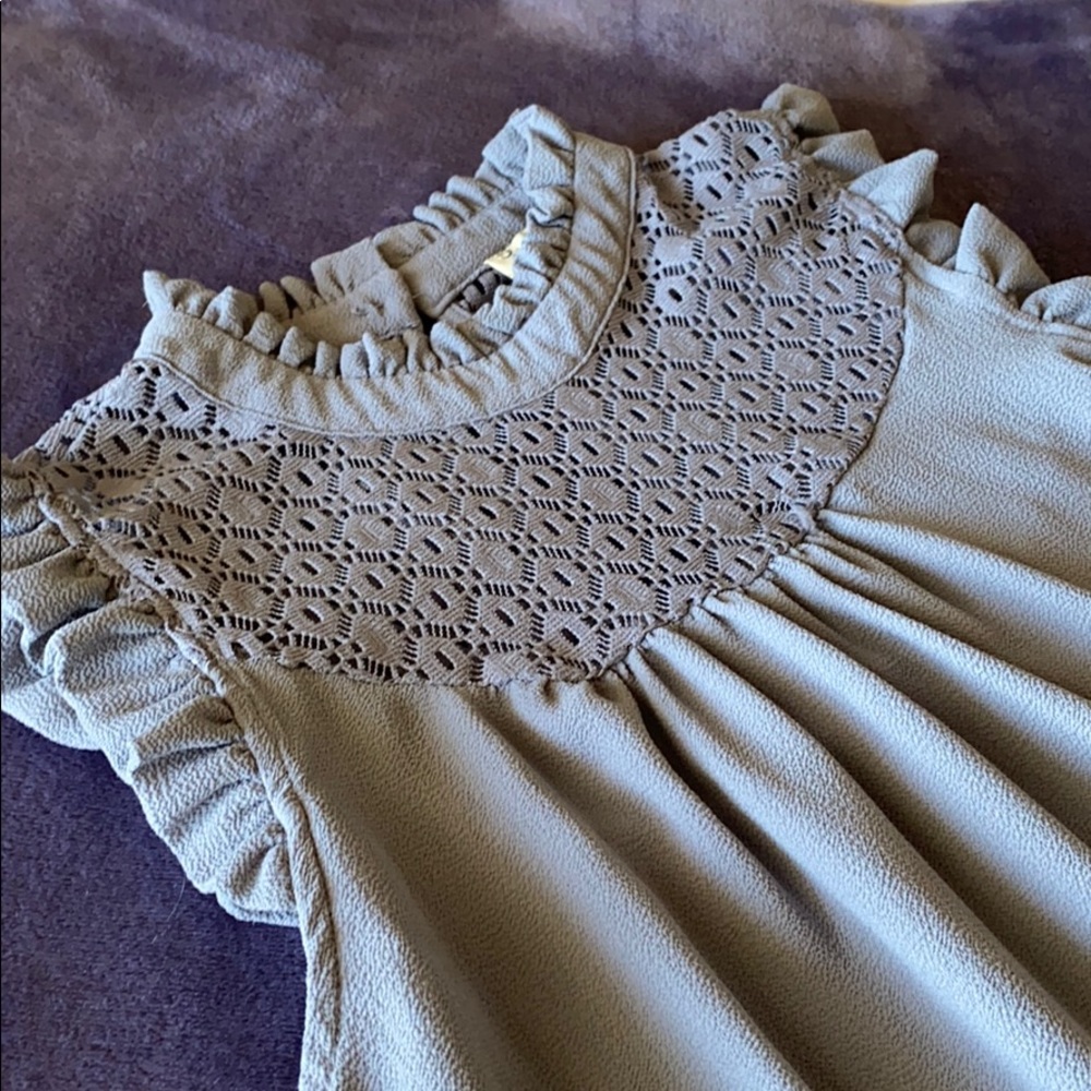 Sleeveless blouse